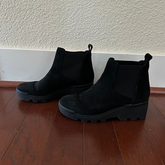 Eileen Fisher Splash Waterproof Italian Suede Chelsea ankle boots size 6.5 - Picture 4 of 10